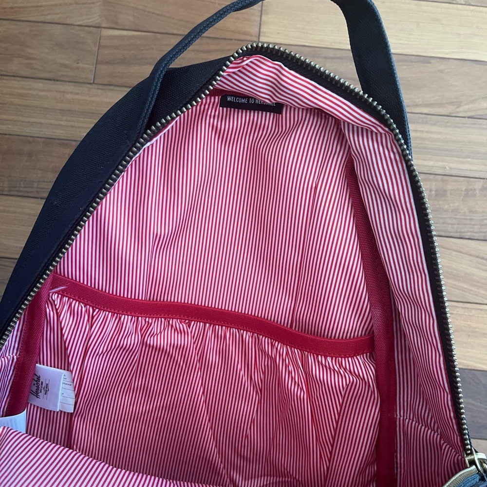 Herschel Backpack - Picture 3 of 3